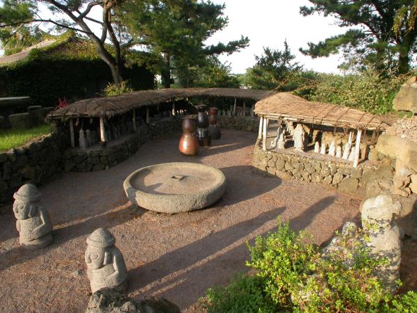 금능석물원